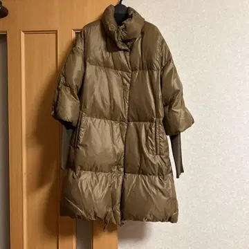 theory 베이지 다운 자켓 사이즈 2 새상품급