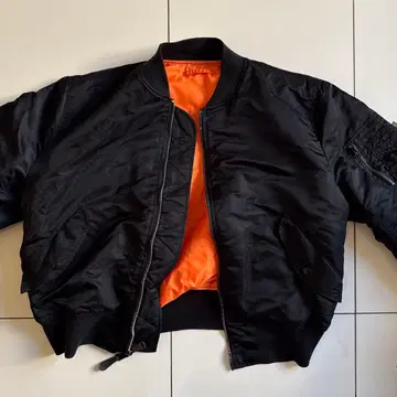 상태 ALPHA INDUSTRIES MA-1 블랙 XL 최근 모델