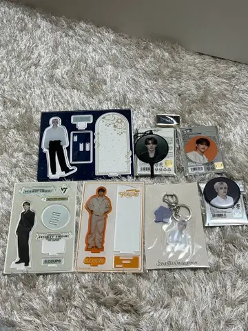 SEVENTEEN 에스크프스 아크릴 스탠드 캔뱃지 굿즈