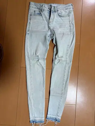 ZARA 라이트 블루 스키니진 데미지 있음