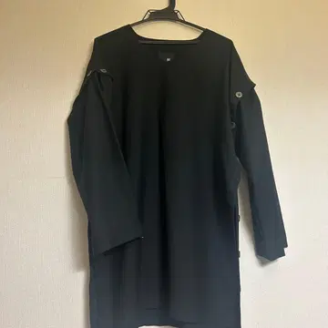 NOT CONVENTIONAL button vneck t-shirt