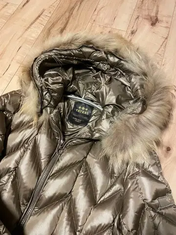 [ XL 사이즈 ] TATRAS 퍼 달린 롱 다운 자켓 카키