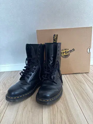 [ Dr. Martens ] UK6 10홀 박스 포함