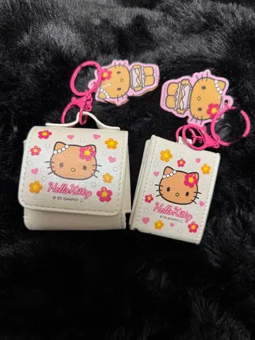 Hello Kitty 거울 포함 컴팩트와 키링 세트