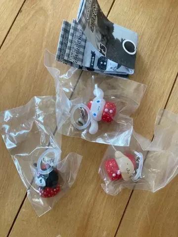 산리오 딸기 메지루시 액세서리 3점