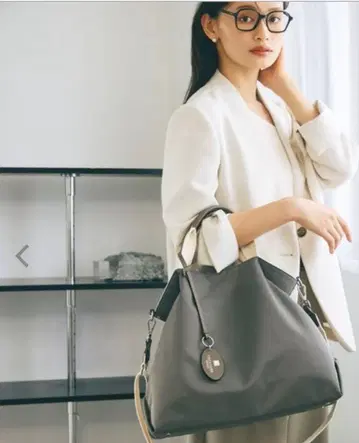 그레이 합성 피혁 숄더백