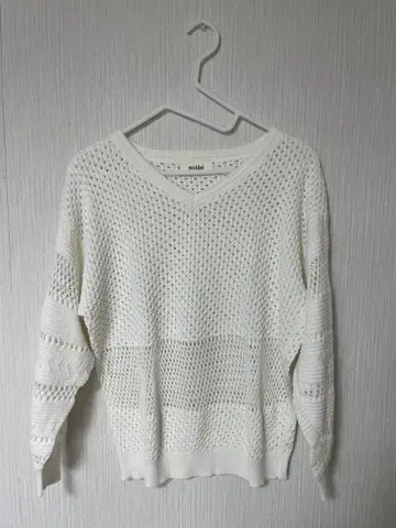 snidel 화이트 V넥 메쉬 스웨터