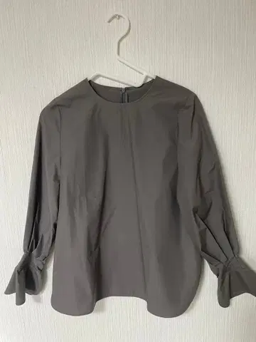 ROUGE VIF 그레이 플레어 소매 셔츠