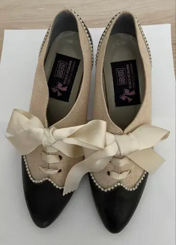 Luxe Princess Decoration 펌프스 베이지 블랙