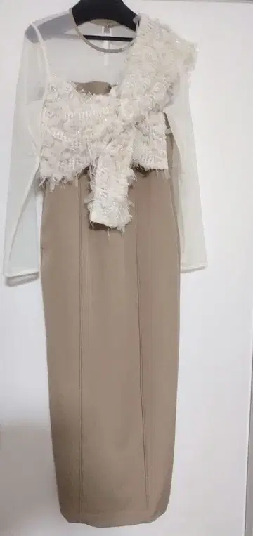 베이지 쉬폰 프릴 롱 드레스