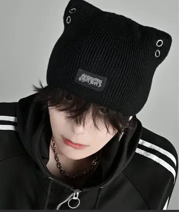 ADRER 캣 이어 메탈 아이렛 니트 비니