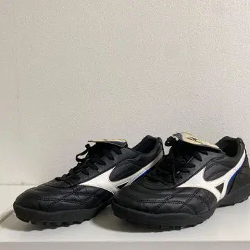 미즈노 축구화 블랙/화이트