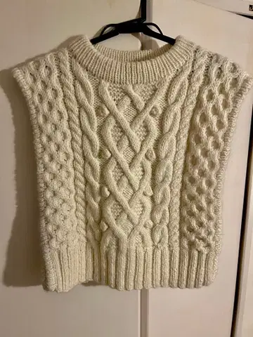 아이보리 아란 편직 니트 베스트