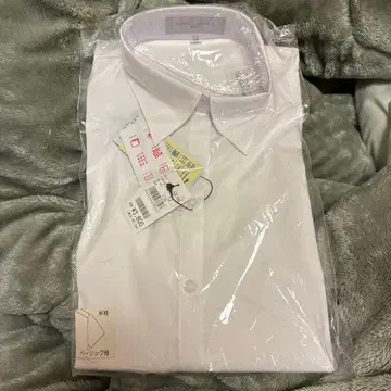 화이트 반팔 와이셔츠 폴리에스테르