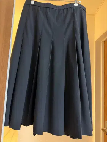 [ 유니클로 ] 와이드 플리츠 미디 스커트 블랙 L 사이즈
