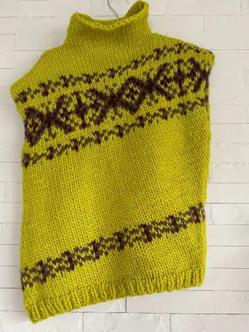 DKNY 사선 디자인 니트 터틀 민소매