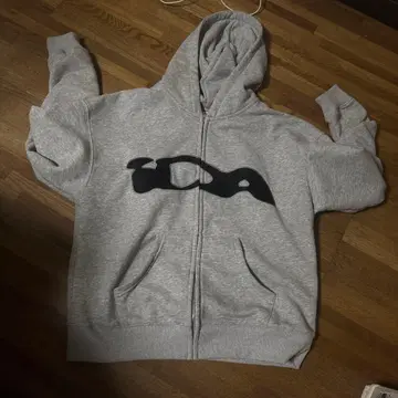 그레이 프론트 로고 후드 부착 후드티