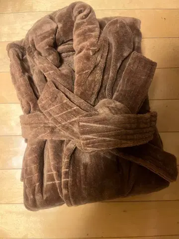 브라운 플리스 로브 2 포켓 부착