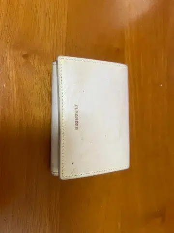 질샌더 화이트 가죽 3단 폴더형 지갑