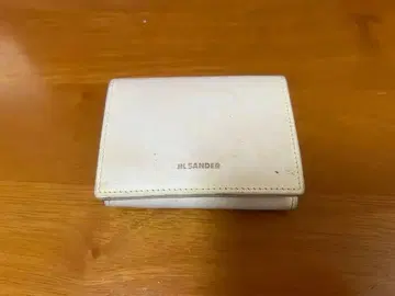 질샌더 화이트 가죽 3단 폴더형 지갑