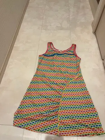 컬러풀한 슬리브리스 테니스웨어 원피스