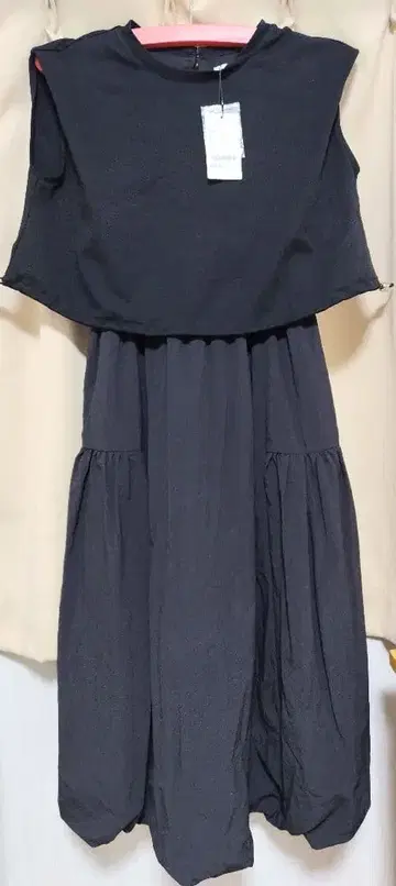 COHINA 슬리브리스 벌룬 원피스