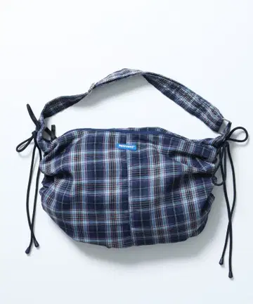 SEQUENZ 숄더백 엔도 마모루 착용