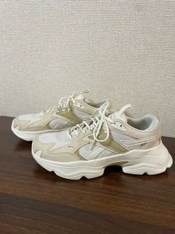 Reebok emmi 스니커즈