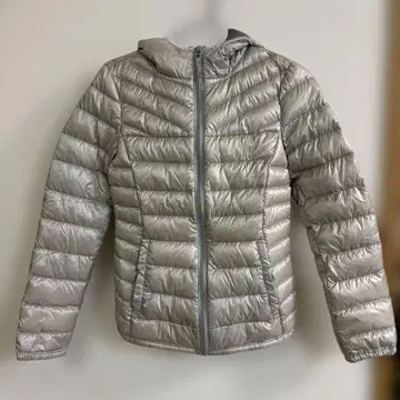 UNIQLO 프리미엄 다운 울트라 라이트 후드티 S 사이즈