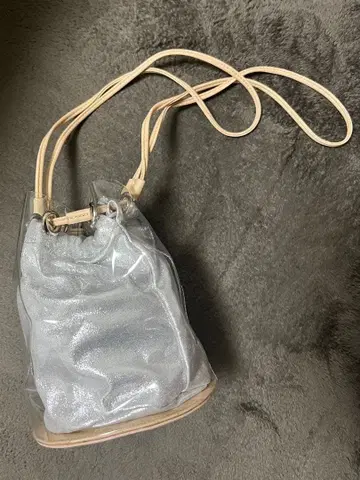 실버 투명 소재 복조리형 숄더백