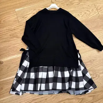 OBLI 블랙 긴팔 상의 체크 무늬