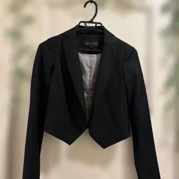 MERCURYDUO 블랙 크롭 테일러드 자켓