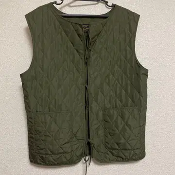 카키색 퀼팅 베스트