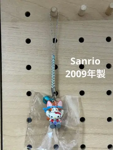 현지 키티 라구나시아 끈 장식