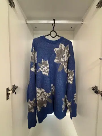 E. B. R. 꽃무늬 패턴 니트 스웨터 파랑