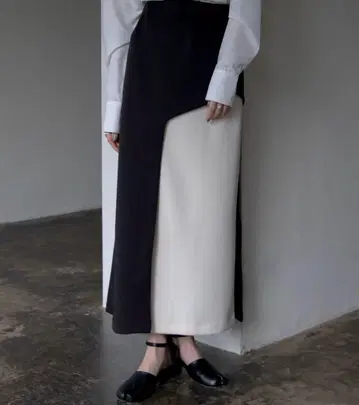 배색 펜슬 스커트