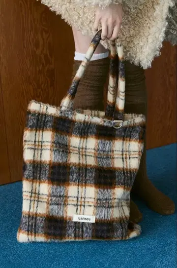 un/neu 샤기 체크 토트백