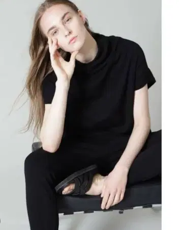 ADORE 클리어 스트레치 니트탑