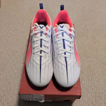 푸마 울트라 5 플레이 스파이크 미사용 새상품