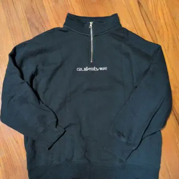Quiksilver 블랙 하프 지퍼 트레이닝복