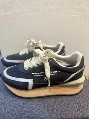 메종 마버릭 블랙 스니커즈 24cm