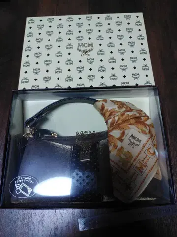MCM 브라운 메쉬 핸드백