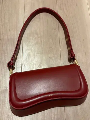 JW PEI 버건디 빨간색 가죽 숄더백