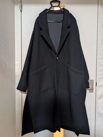 UNITED TOKYO 블랙 돌먼 슬리브 코트 남성용