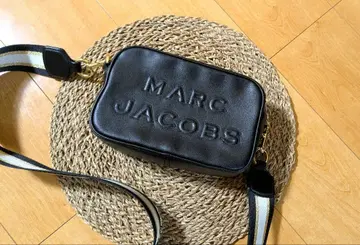 새상품급 MARC JACOBS 블랙 크로스바디 숄더백