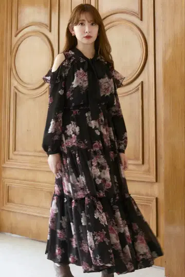 Herlipto Isaline Floral Tiered Skirt M