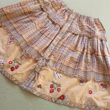 PINKHOUSE 딸기 자수 패치워크 스커트 하자품