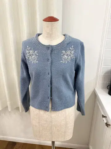 자수 장식 블루 긴팔 가디건