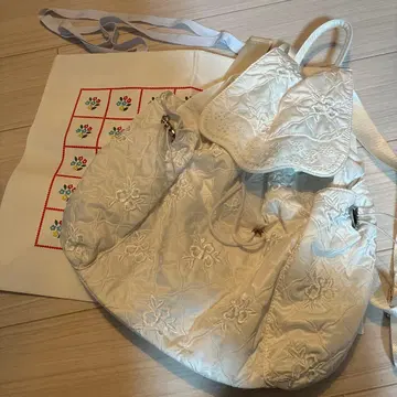 [ 새상품급 ] poppy 자수 백팩 화이트