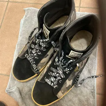 Puma 하이컷 스니커즈 블랙/카모플라쥬